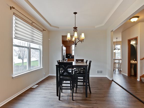 5th image of 305 Greenview Ln