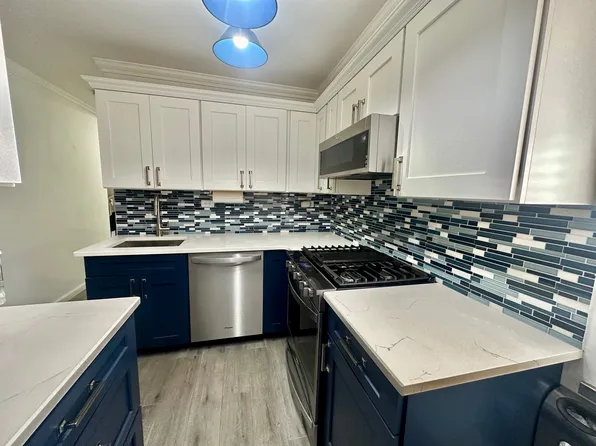 61-20 Grand Cent Parkway image 5 of 14