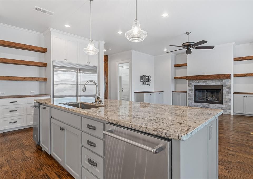 1st image of 131 Whispering Hills Ct