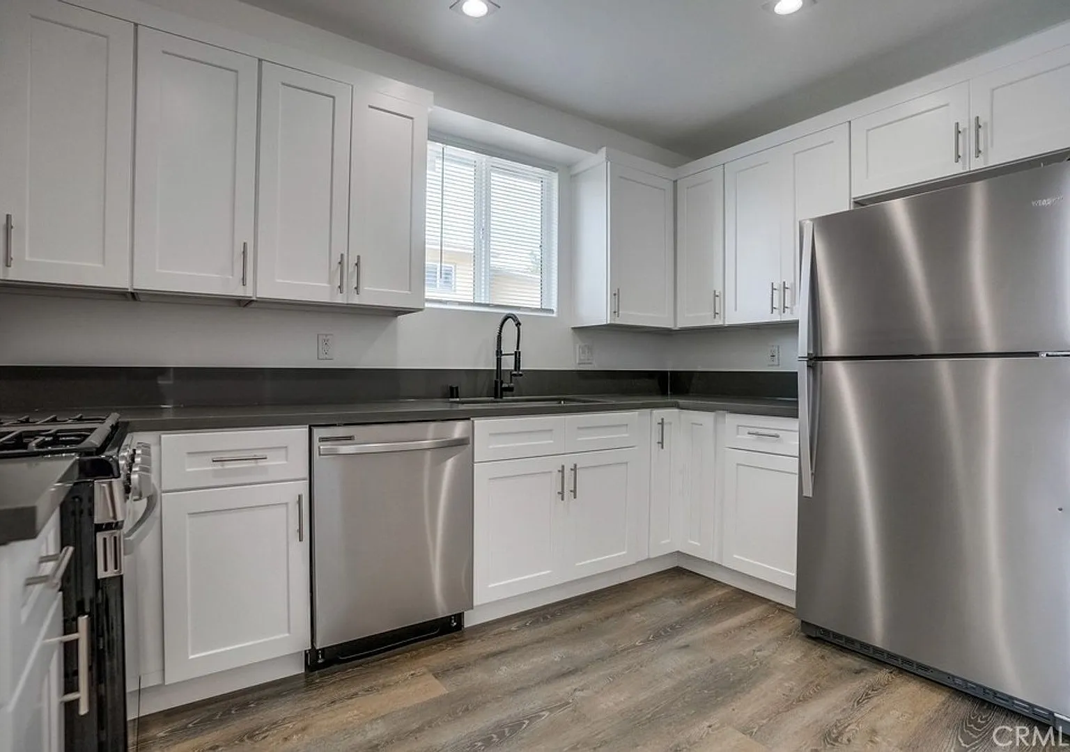 869 Glenway Dr — Photo 4