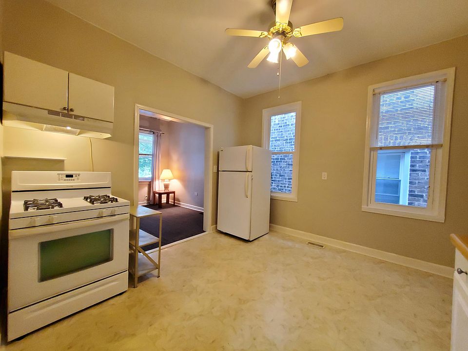 Eat-in kitchen