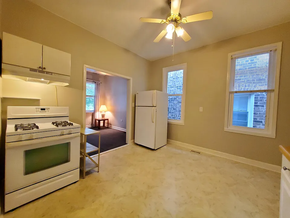 Eat-in kitchen