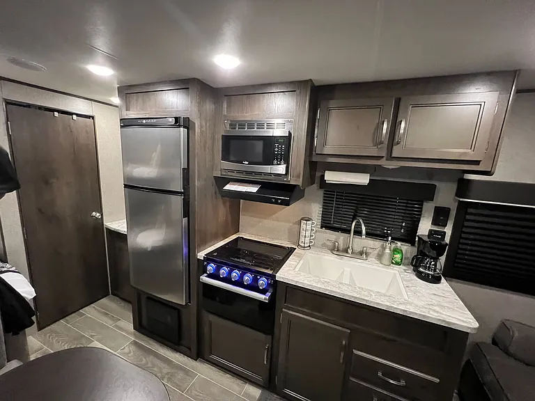 305 Linden Dr — Photo 12