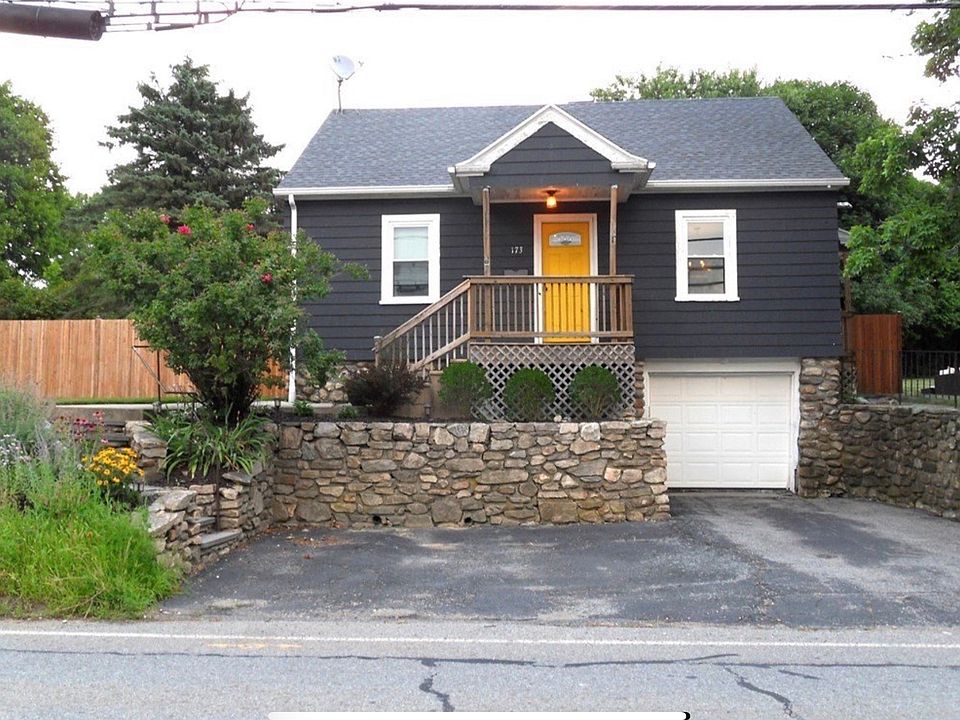 2nd image of 173 Pleasant St
