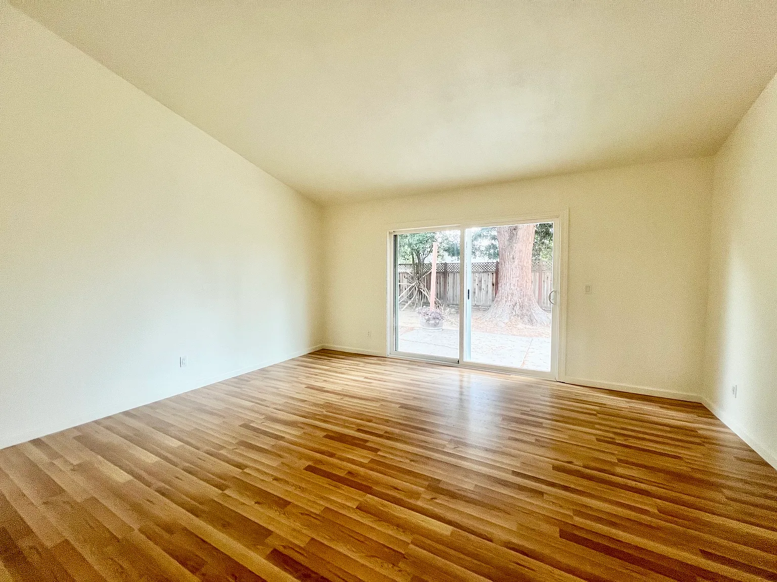3 bed, 1400 sqft, $3,400 — Photo 3