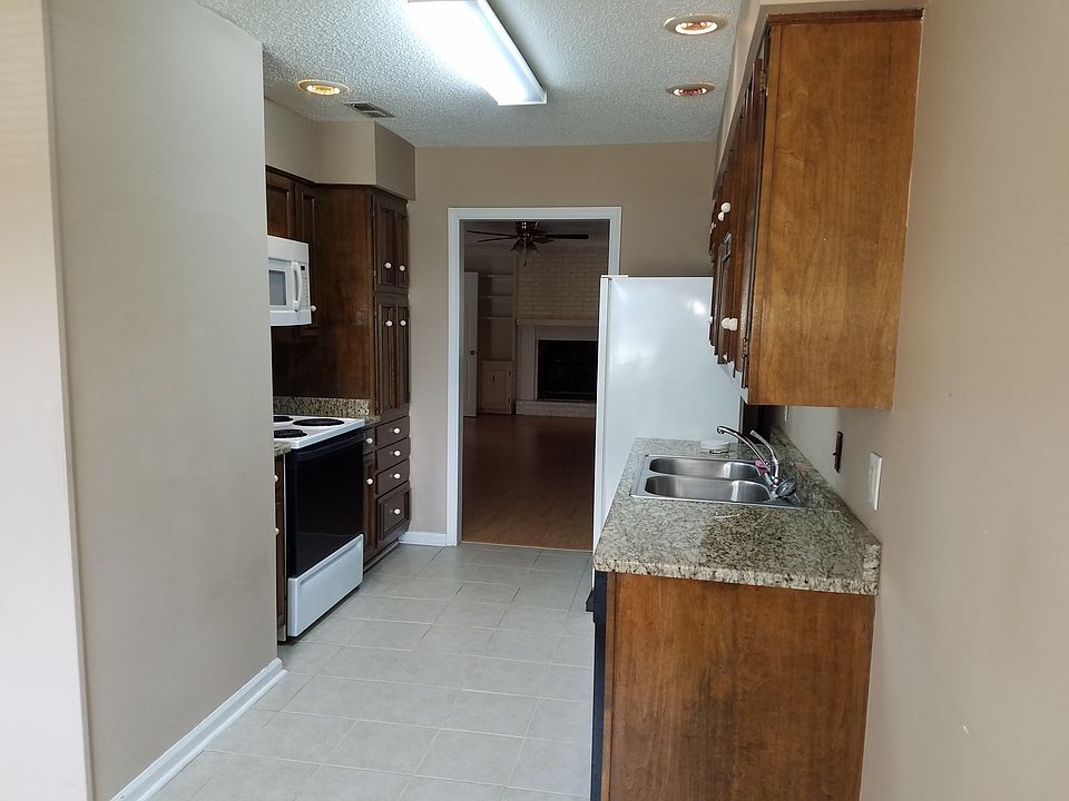 1st image of 1333 Village Green Dr
