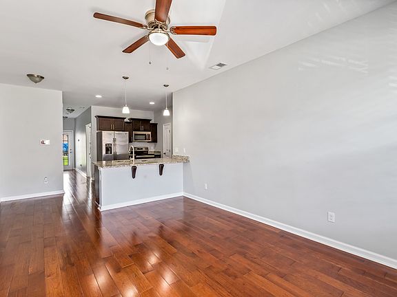 5th image of 1605 Villa Cir