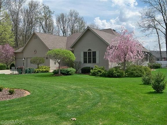 4th image of 25475 Joelle Ct