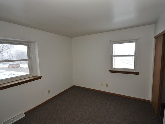 3rd image of 521-523 Mayville St