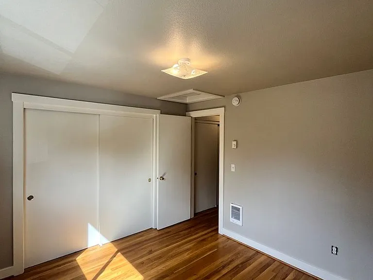 Division Apartments by Star Metro — Photo 11