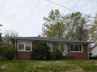 610 Whittier St, Wood River, IL 62095