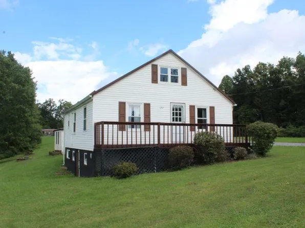 137 Castle Ln, Summersville, WV 26651