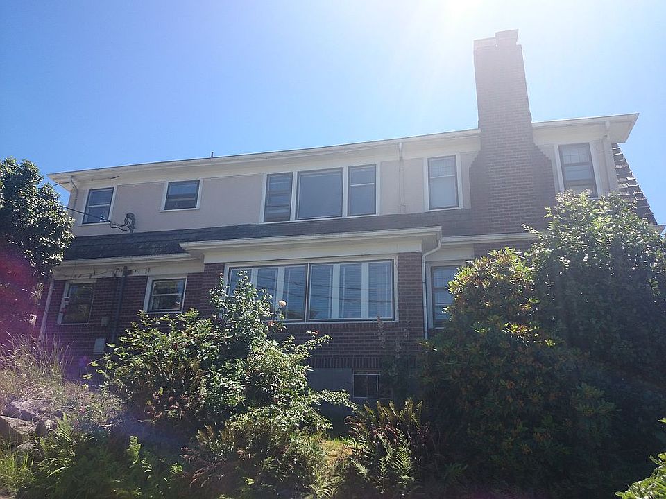 2nd image of 2730 Franklin Ave E