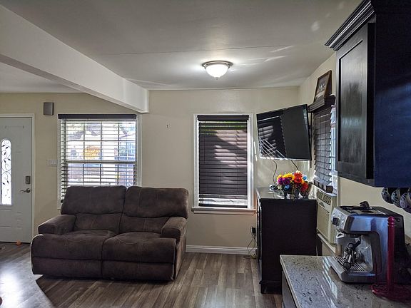 3rd image of 4878 Axtell St