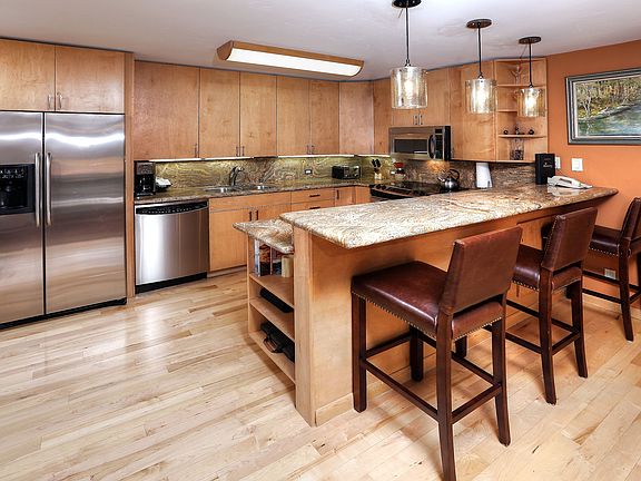 2nd image of 684 W Lionshead Cir Unit 214