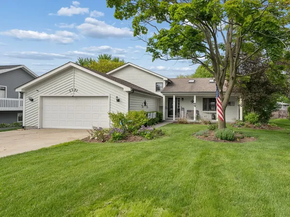 1351 Reva Ln, Sandwich, IL 60548
