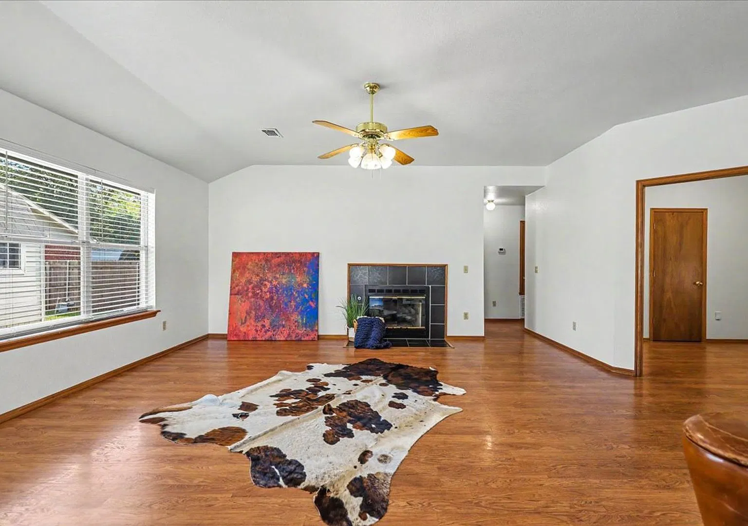Yukon home with study — Photo 4