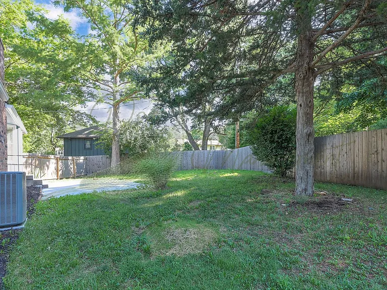 11913 Sycamore Ave — Photo 40