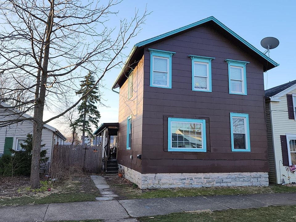 1st image of 928 W Jefferson St