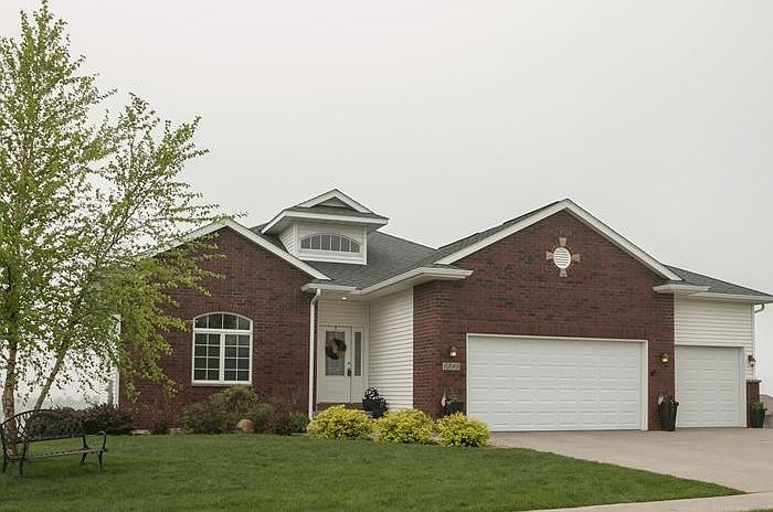 1st image of 1585 Poplar Ln
