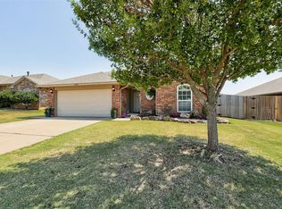 608 Manhattan Dr, Moore, OK 73160