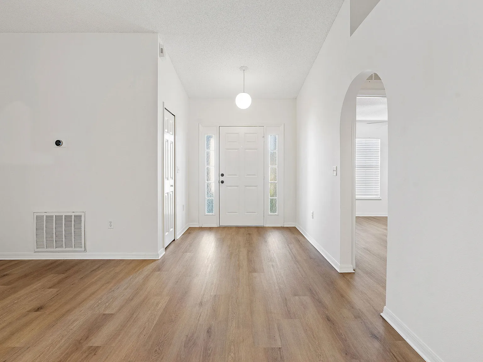 3 bed, 1617 sqft, $2,400 — Photo 4
