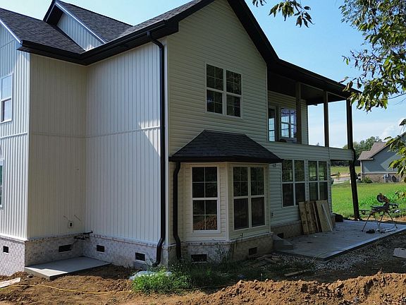 4th image of 1004 Shelburne Way