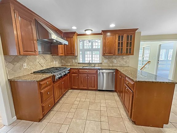 2nd image of 27 Alexander Rd