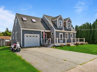 25 Clayton St, Middletown, RI 02842