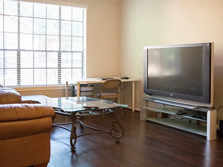 2255 Braeswood Park Dr #312 — Photo 2
