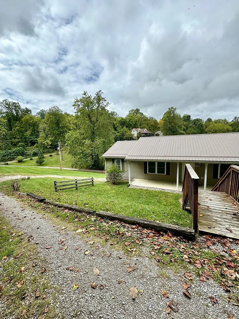 Spacious Home With Country Charm 5 Minutes From Downtown Blacksburg — Photo 2