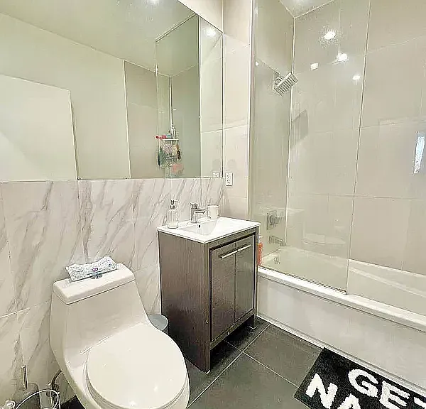 818 Lexington Ave #3R — Photo 9