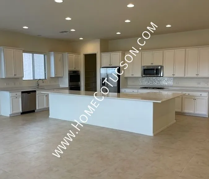 38628 S Running Roses Ln — Photo 3