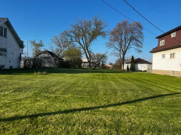 8748 West FOND DU LAC AVENUE, Milwaukee, WI 53225