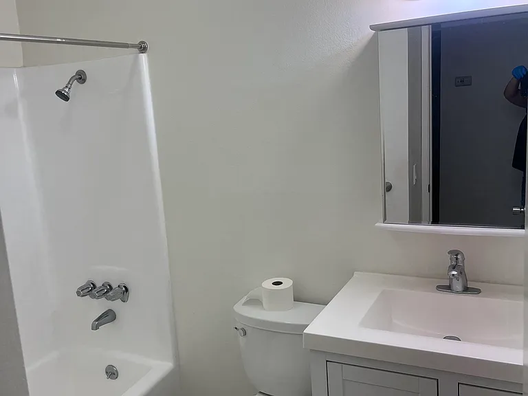 18350 Hatteras St #152 — Photo 4