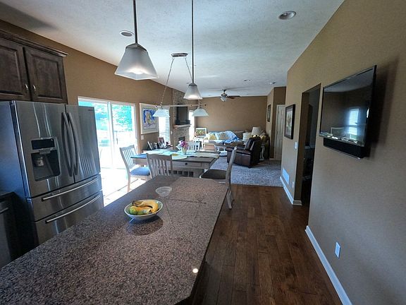 5th image of 8507 S 106th St
