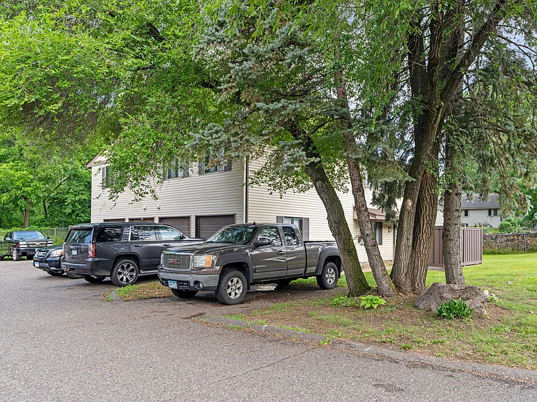 Griffin Court Apartments — Photo 44