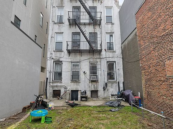 2nd image of 164 Dikeman St #Hse