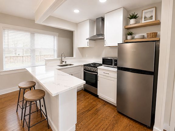 2nd image of 2121 E Central Blvd #1