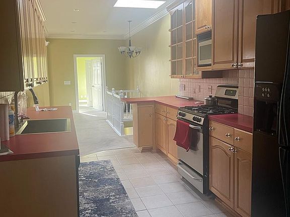 3rd image of 9017 104th St Floor 2
