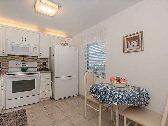 3rd image of 200 SE 5th Avenue #505