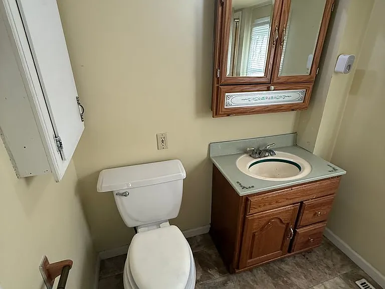832 N Main St — Photo 6