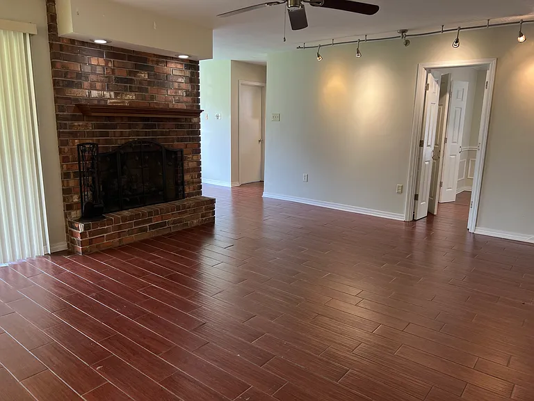 14 Yellowstone Dr — Photo 3