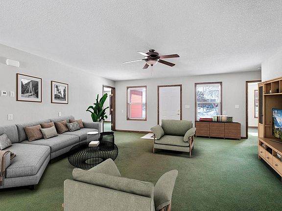 4th image of 38270 Grand Ave