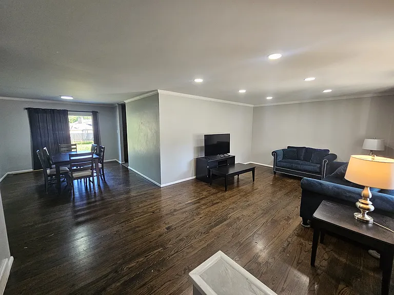 240 Michele Ave — Photo 2