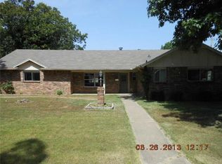 604 Crestwood St, Springdale, AR 72762