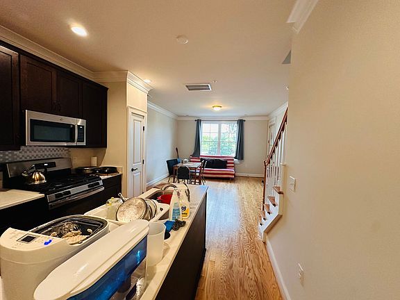 4th image of 338 Midtown Way