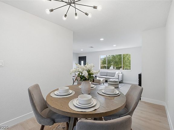 5th image of 163 Greenbriar Townhouse Way