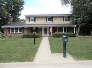 1350 Avondale Dr, Green Bay, WI 54313