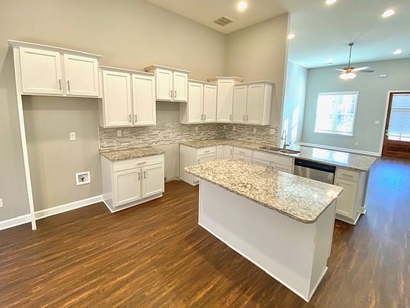 5th image of 40 Birkdale Dr